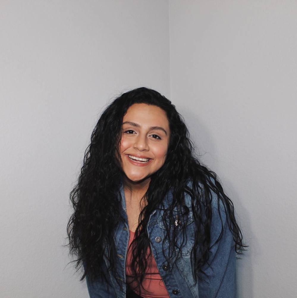 Meet your Posher, Larissa